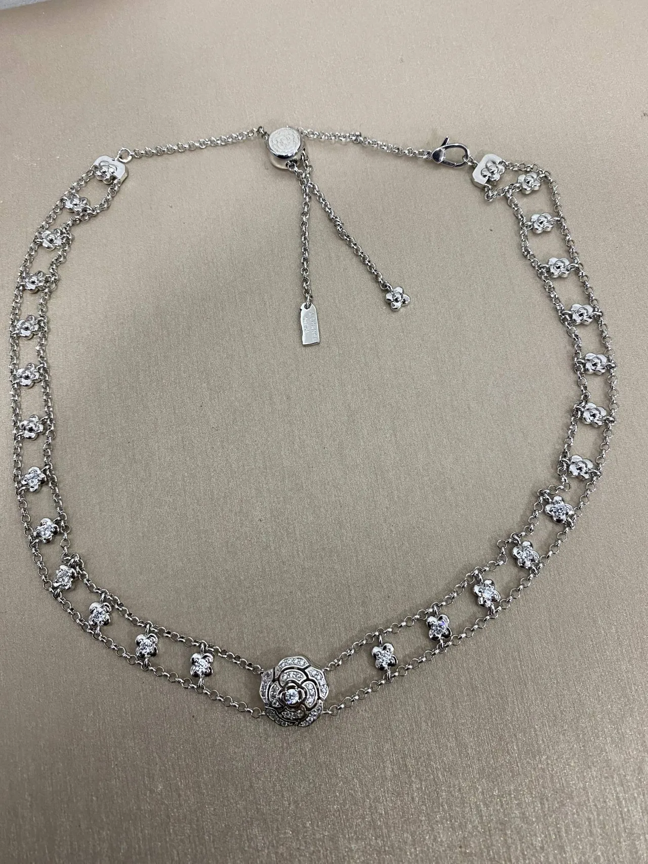 Chanel Camélia سلسلة مزدوجة كريستال Camellia قلادة 2