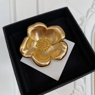 Chanel Camellia सोने की धातु फूल ब्रोच