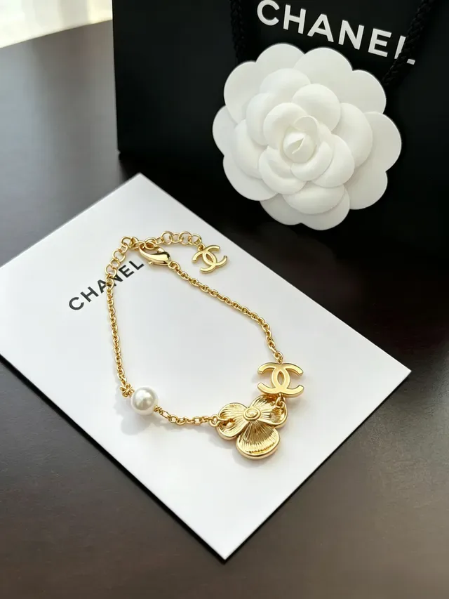 Chanel Camellia إيمل ولؤلؤ سواري ذهبي اللون 4