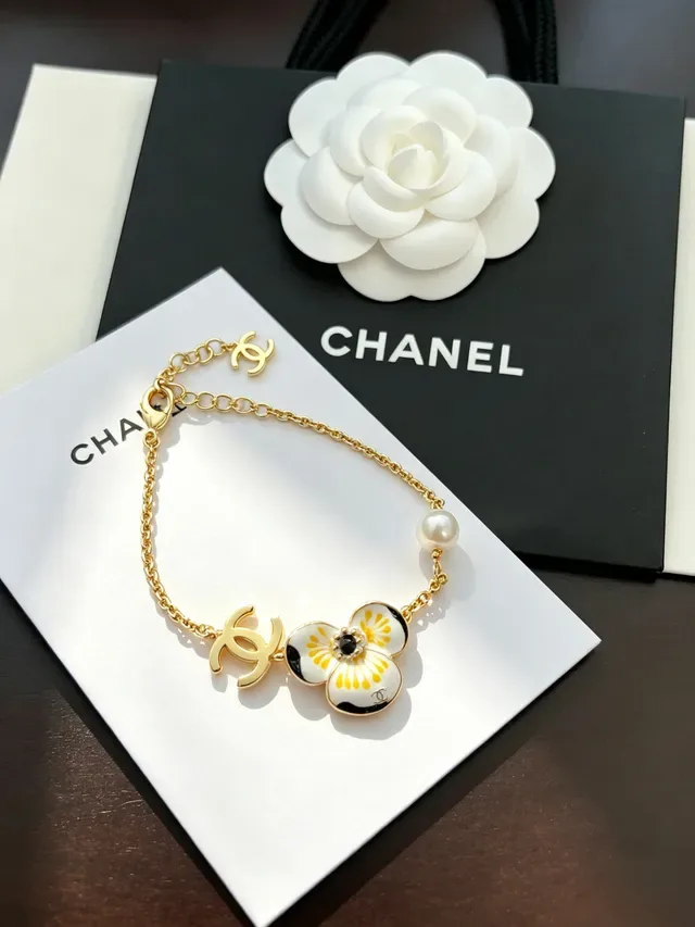 Chanel Camellia إيمل ولؤلؤ سواري ذهبي اللون 10