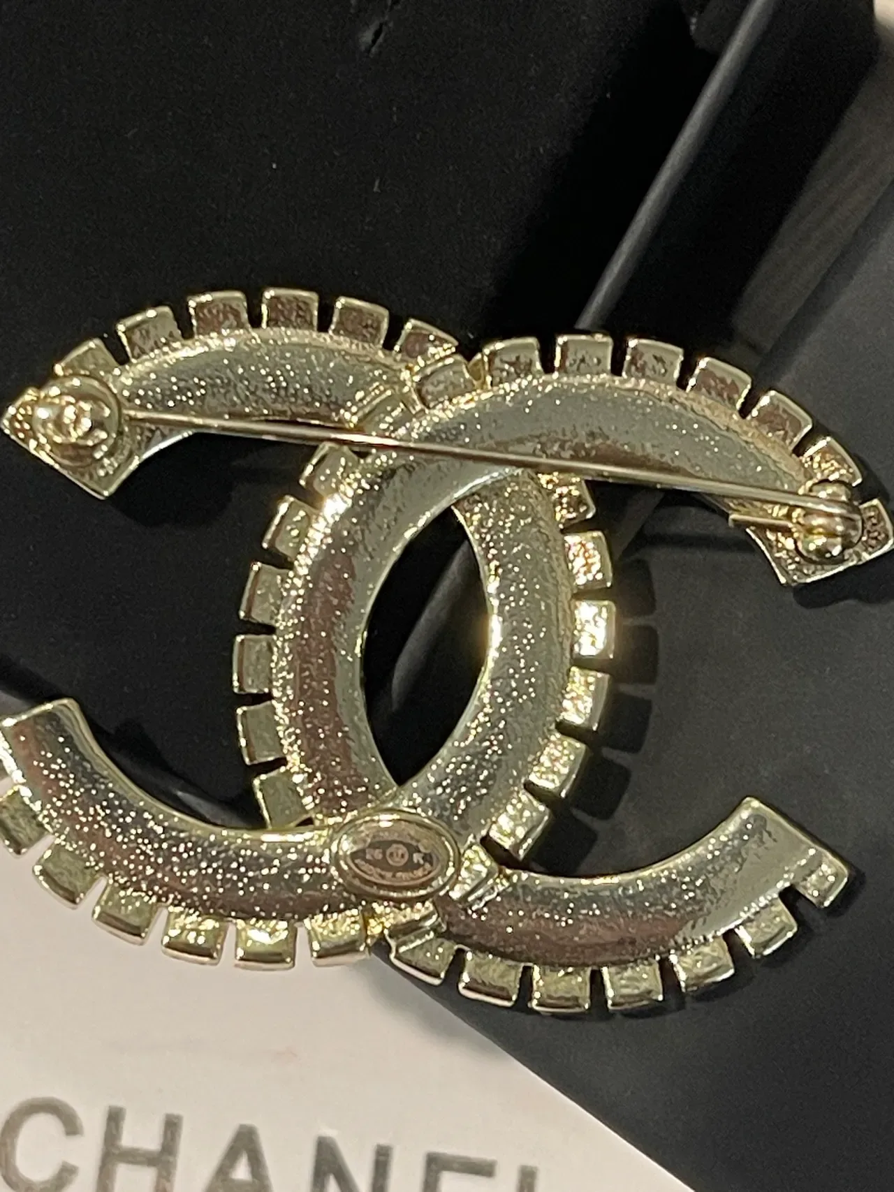 Chanel CC ब्रोच चांदी काला interlocking motif बैगेट क्रिस्टल बॉर्डर ब्रोच 2