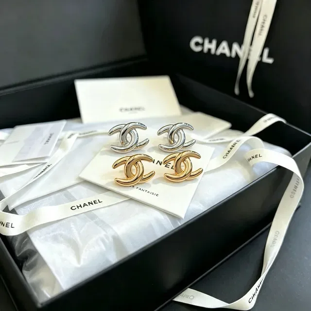 Chanel CC Gold Black Interlocking Logo Polished Metal Earrings 2