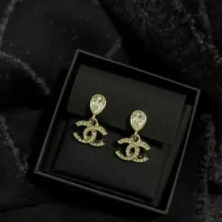 Chanel CC Logo أقراط قطرة ذهب شفاف مع نمط كريستال
