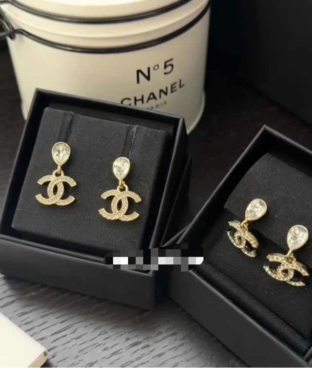 Chanel CC Logo أقراط قطرة ذهب شفاف مع نمط كريستال 4