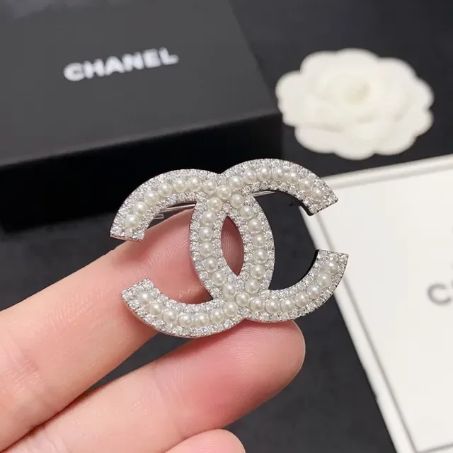 Chanel CC Logo पेव क्रिस्टल ब्रोच 3