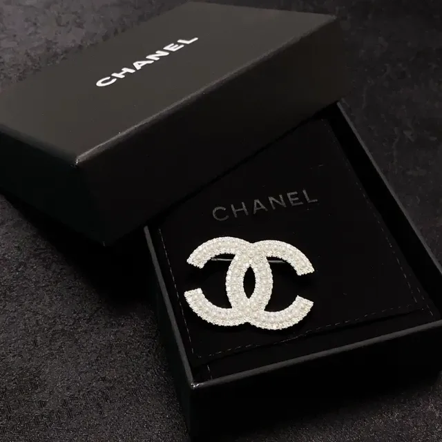 Chanel CC Logo पेव क्रिस्टल ब्रोच 5