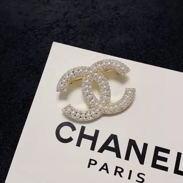 Chanel CC Logo पेव क्रिस्टल ब्रोच 8