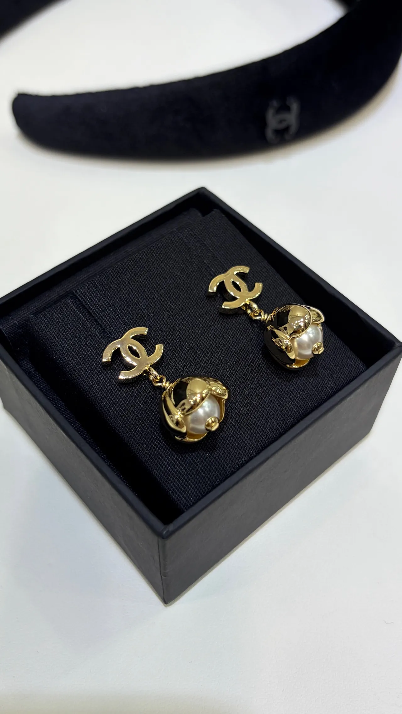 Chanel CC Logo Pearl Drop Earrings 9