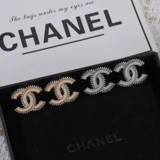 Chanel CC Logo Stud Beige Gold Interlocking Enamel-Filled أقراط