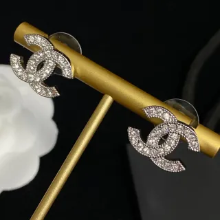 أقراط Chanel CC Pavé Crystal Gold-Tone