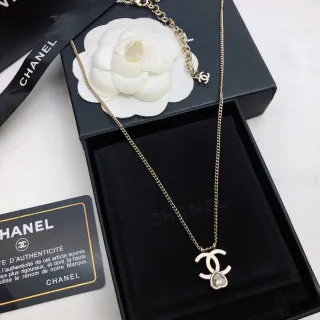 Chanel CC قلادة معلقة سلسلة ذهبية وبيضاء سلسلة متشابكة قلادة