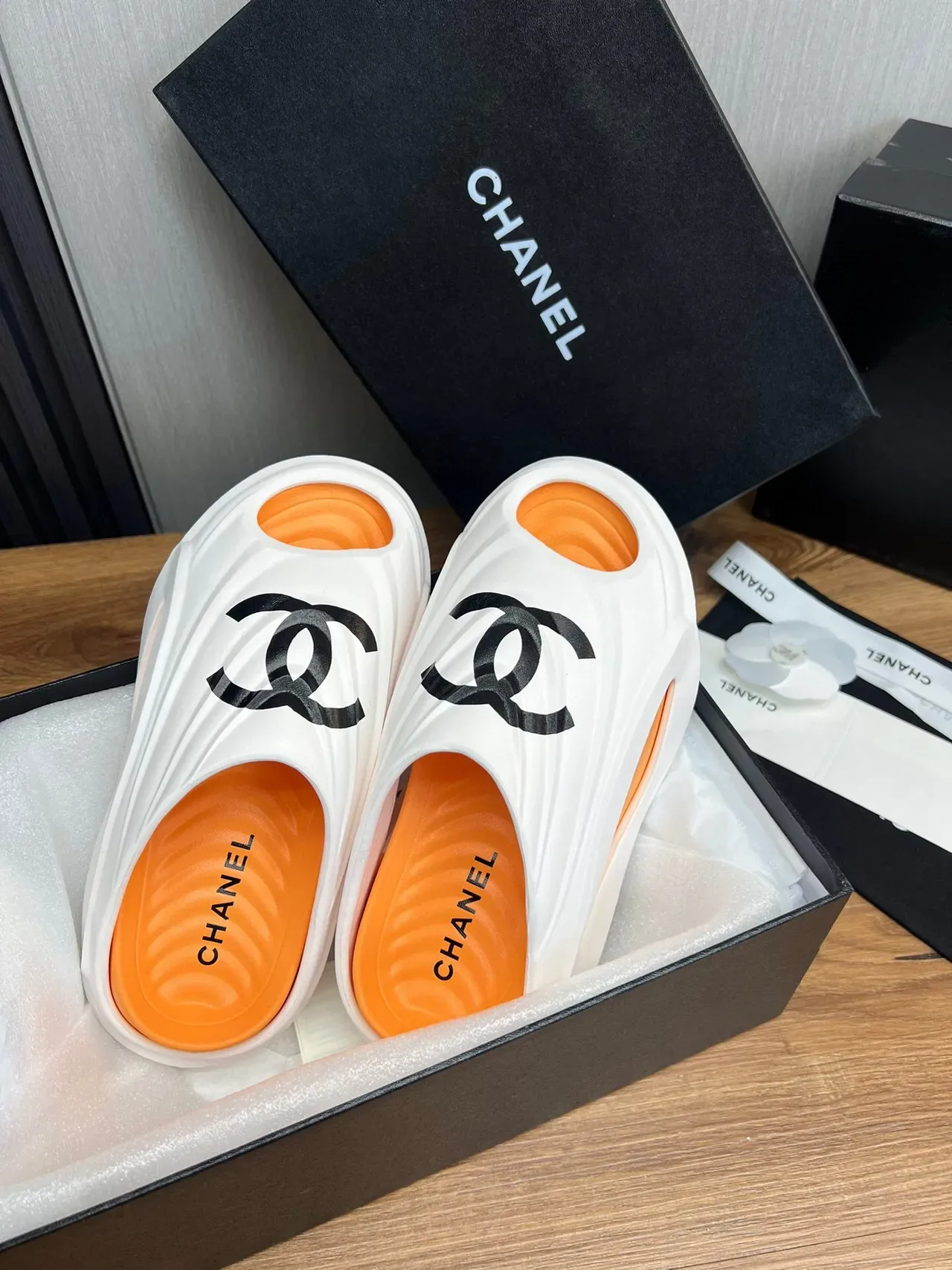 Chanel CC Slide White Orange Molded Rubber-Like Upper Interlocking Logo Slippers 4
