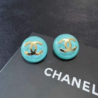 Chanel CC Stud أقراط زرقاء ذهبية دائرية مينا