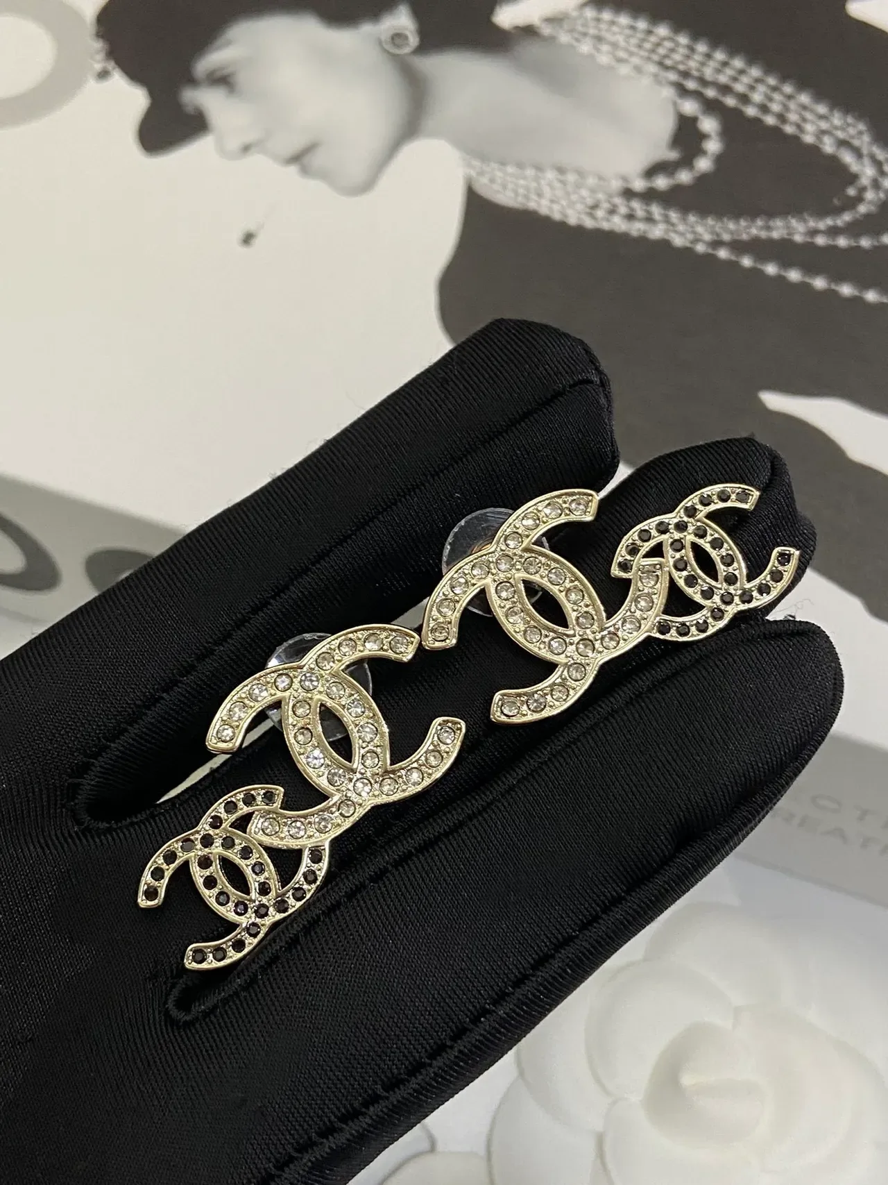 Collier Chanel Classique Double CC Cristal Pavé 4