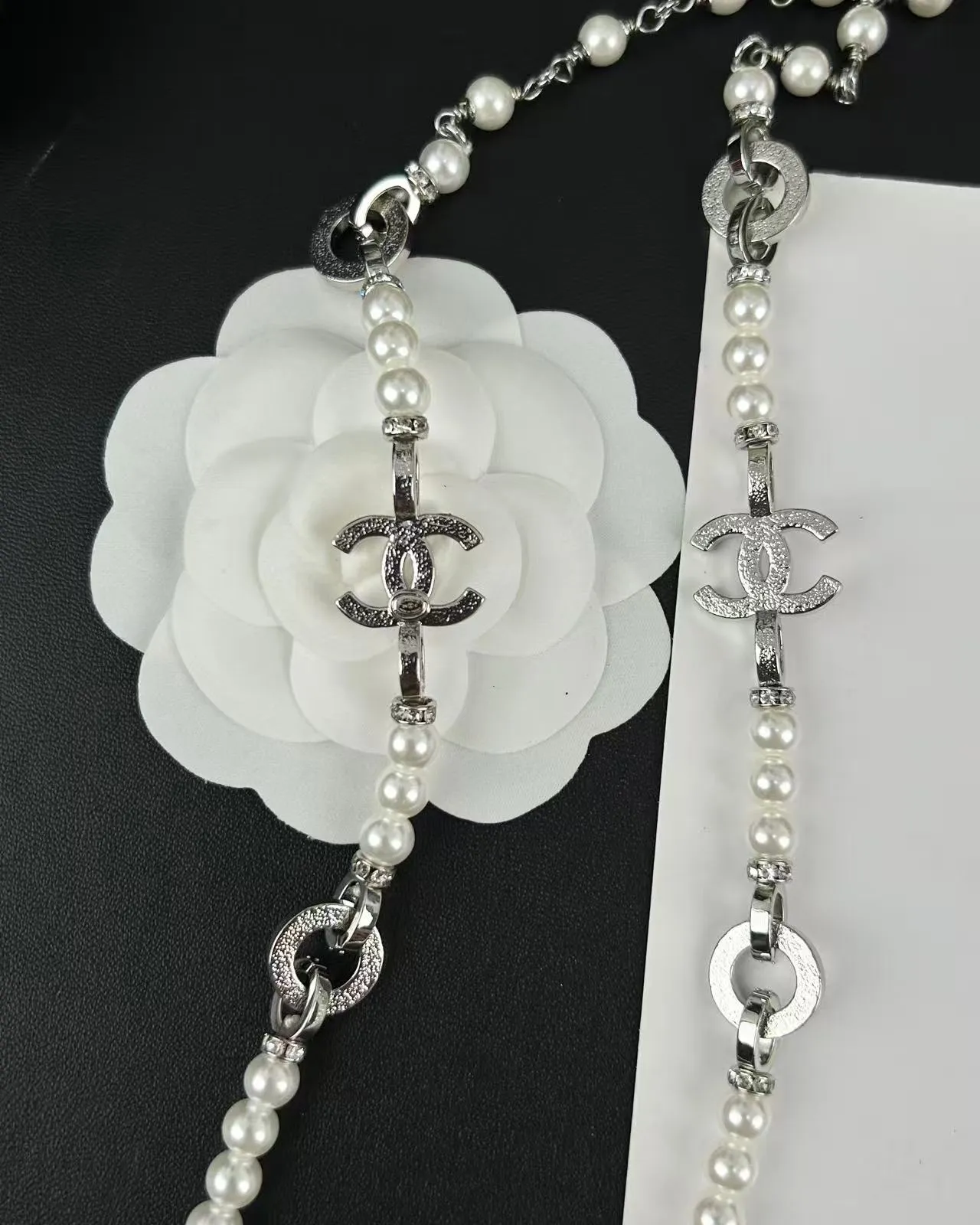 Chanel Classic Pearl Necklace White Silver Strand Interlocking CC Logo Links Necklace 2