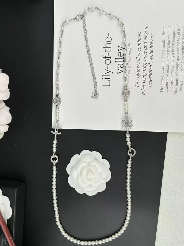 Chanel Classic Pearl Necklace White Silver Strand Interlocking CC Logo Links Necklace 4