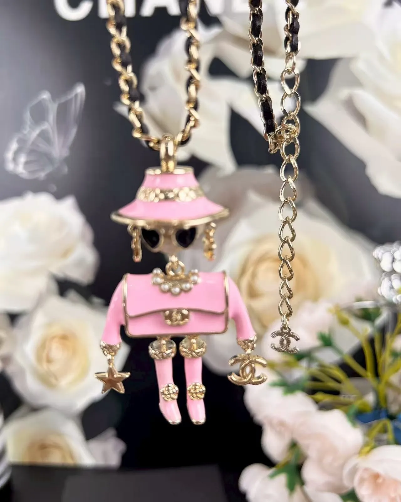 Chanel Collier Figuratif CC Charme Rose Argent Finition Émaillée 6