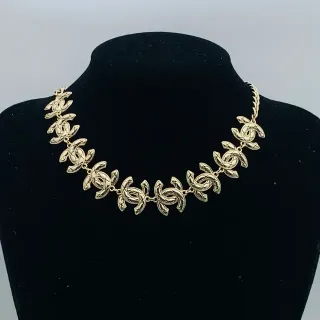 Chanel وشاح ذهبي مبطن شعار CC روابط أسلوب خنق