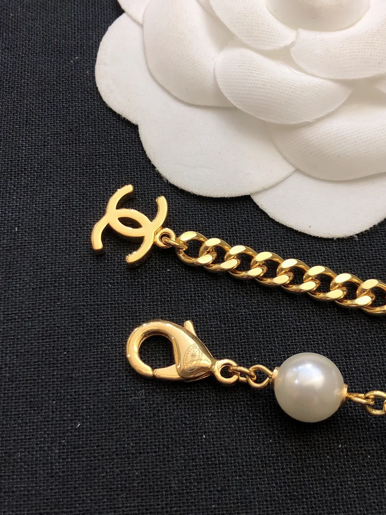 Colar Chanel pérolas longas corrente ouro branco Interlocking CC Logo Charms Colar 3