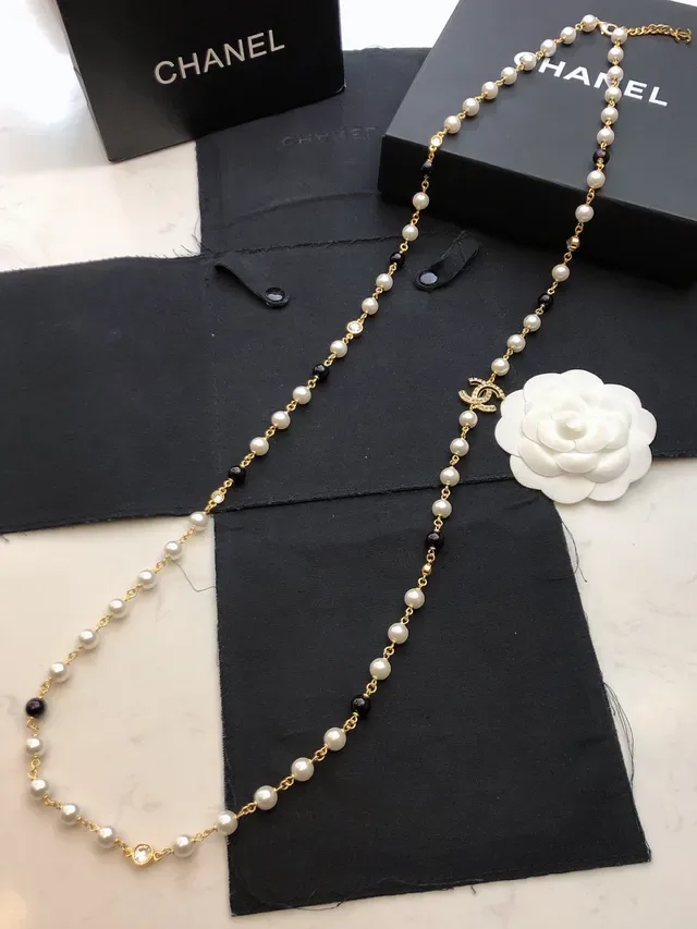 Colar Chanel pérolas longas corrente ouro branco Interlocking CC Logo Charms Colar 6