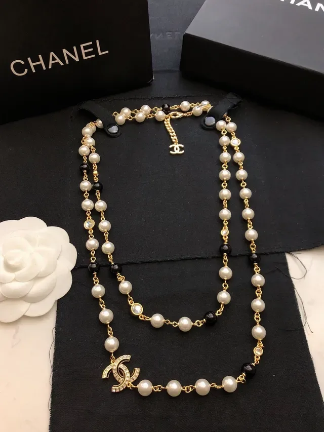 Colar Chanel pérolas longas corrente ouro branco Interlocking CC Logo Charms Colar 9