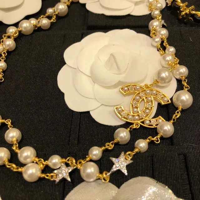قلادة Chanel لؤلؤ وشعار CC سلسلة ذهب أبيض مزدوجة الطبقات 5
