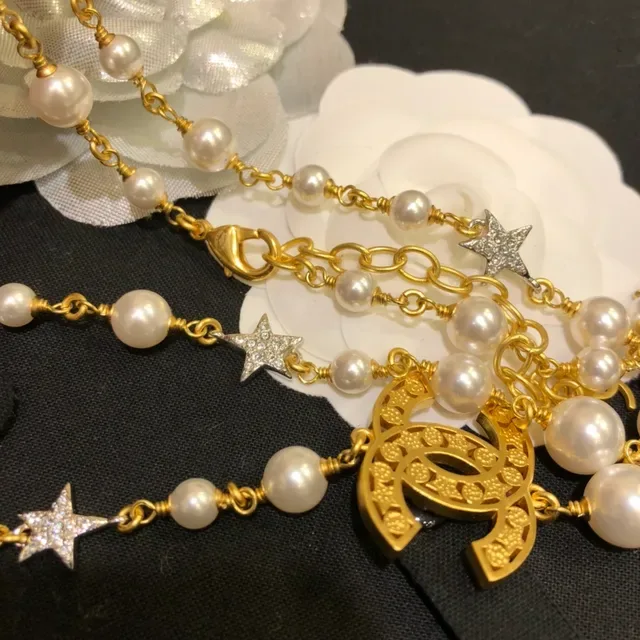 قلادة Chanel لؤلؤ وشعار CC سلسلة ذهب أبيض مزدوجة الطبقات 6