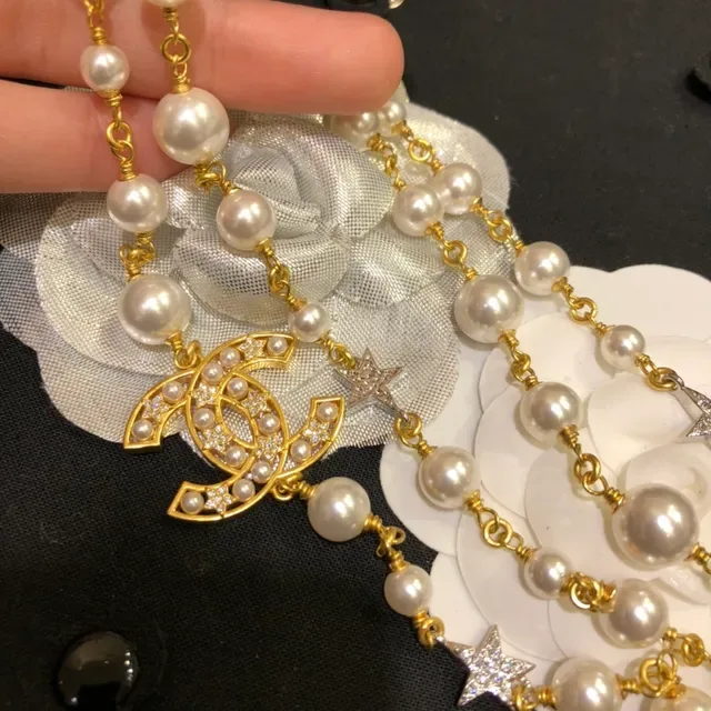 قلادة Chanel لؤلؤ وشعار CC سلسلة ذهب أبيض مزدوجة الطبقات 7