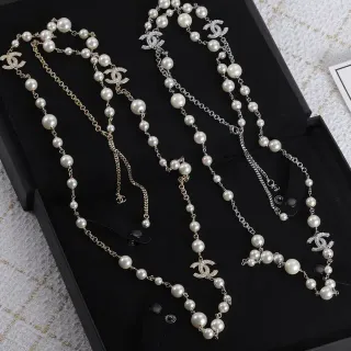 Chanel मोती और चेन इंटरलॉकिंग CC लोगो नेकलेस