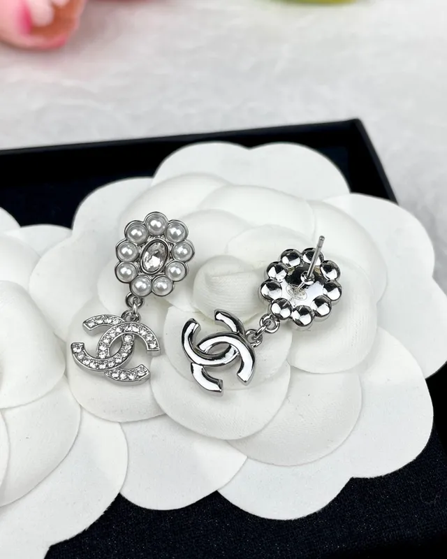 Chanel وردة لؤلؤ CC قطرة أقراط 2