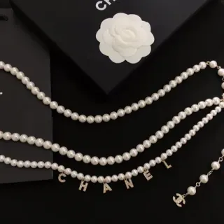 Collier Chanel Perle Lettre Charm Or Blanc Multi-brins