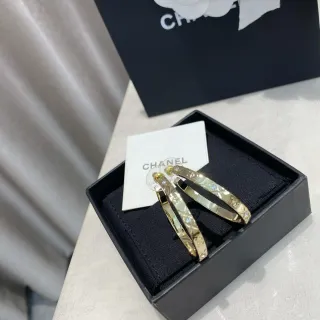 Chanel কোয়েল্টেড ক্রিস্টাল হুপ ইয়াররিংস
