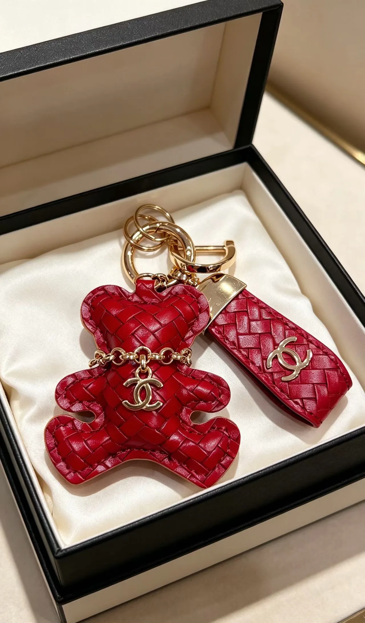 Chanel Teddy Bear Sac à main en cuir matelassé rose doré avec logo Interlocking CC 3