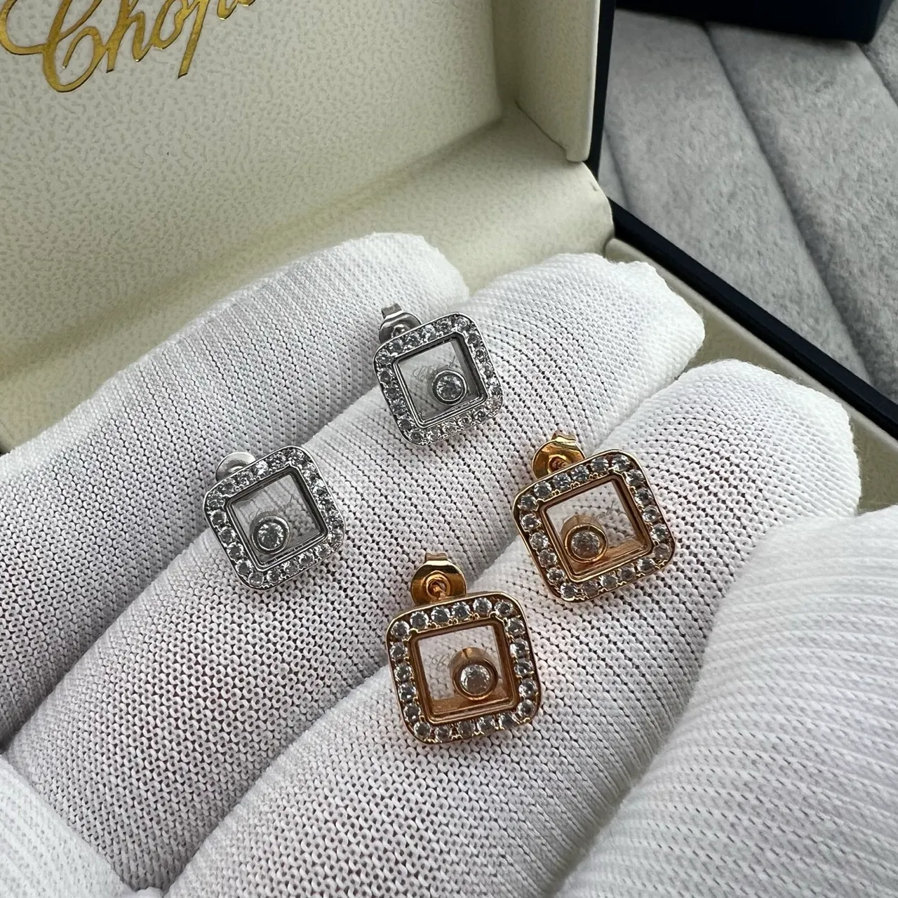 Chopard খুশি ডায়মন্ডস বর্গাকার পাভে ডায়মন্ড স্টাড ইয়াররিংস 6