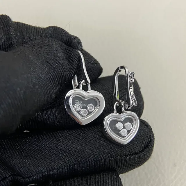 Chopard Happy Hearts Boucles d'oreilles en diamants en forme de cœur mobiles 4