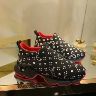 Christian Louboutin Baskets Noires et Rouges Slip-On Motif Brodé Chunky