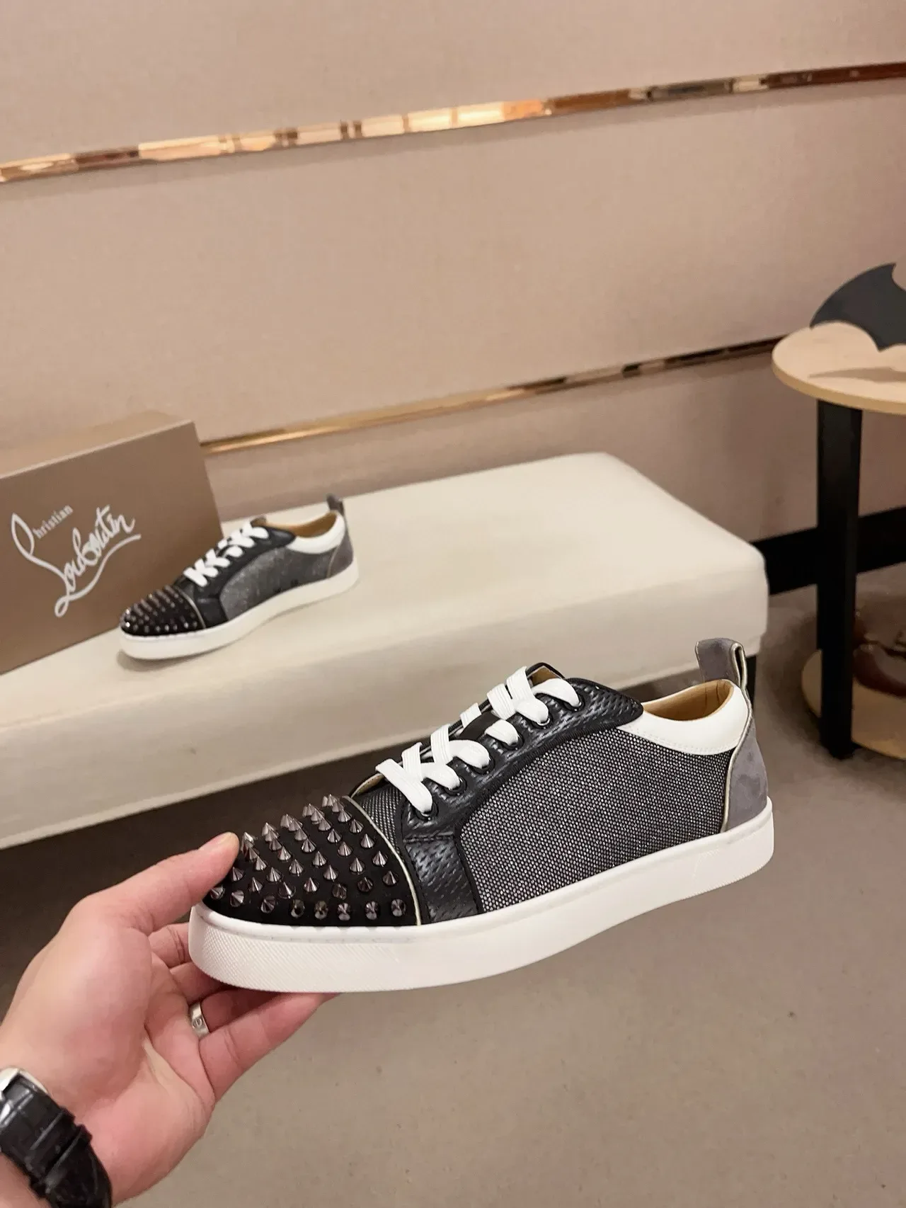 Christian Louboutin Negro Blanco Punta con Spikes Parte Superior de Material Mixto Sneakers Lifestyle 2