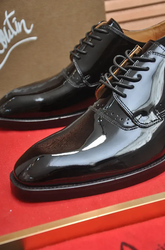 Christian Louboutin Chaussures Oxford Brogue Cap-Toe Noir Brun Cuir Patenté Haut Brillant 2