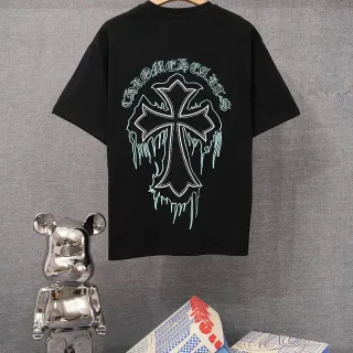 Chrome Hearts ड्रिपिंग क्रॉस प्रिंट वाली काली टी-शर्ट