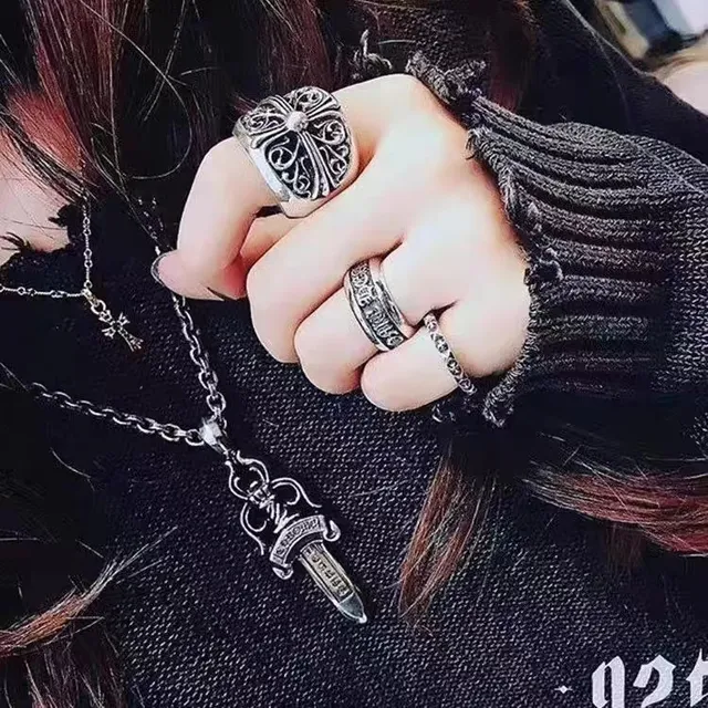 Chrome Hearts 哥特字母宽带戒指 银黑氧化戒指 2
