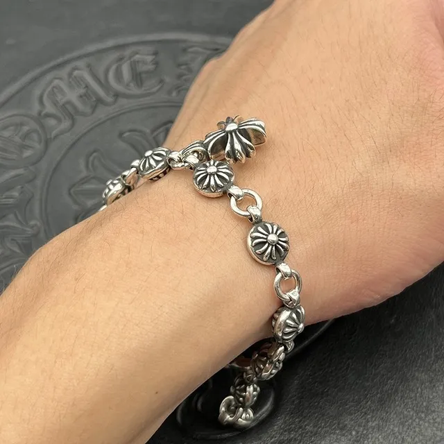 Chrome Hearts चाँदी काला भारी लिंक फ्लोरल एंड कैप लिंक्स कंगन 2