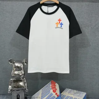 Chrome Hearts थ्री क्रॉसेस ग्राफिक रैगलान टी-शर्ट