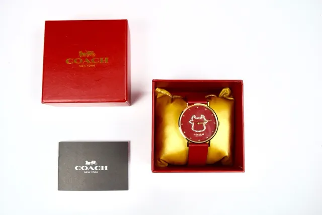 Coach C-Logo ذهب أحمر غلاف حزام جلد ساعة كوارتز 7