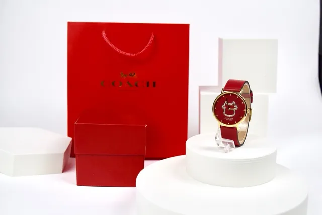 Coach C-Logo ذهب أحمر غلاف حزام جلد ساعة كوارتز 8