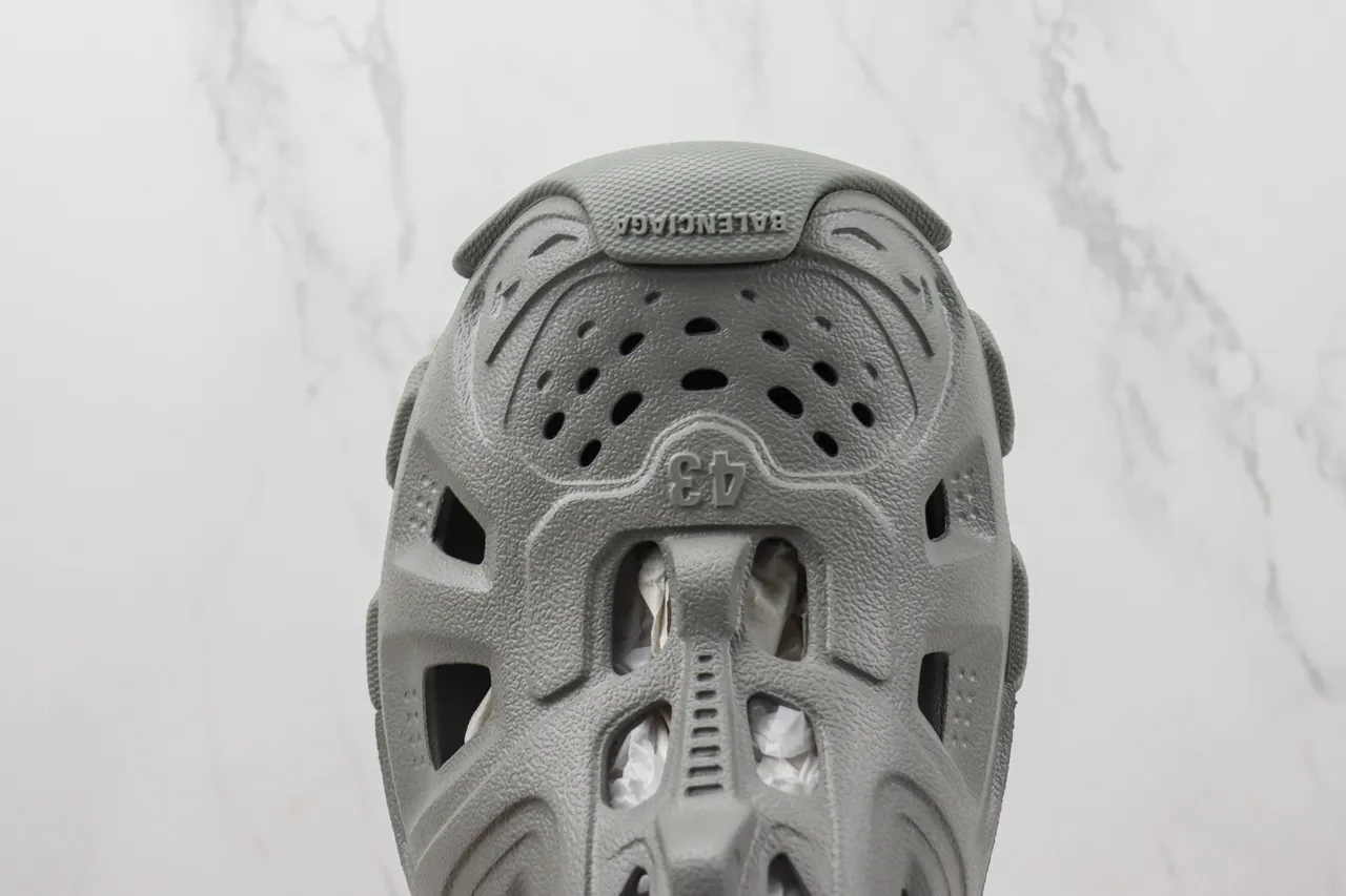 Crocs Echo Clog 灰色模压泡沫凉鞋 3