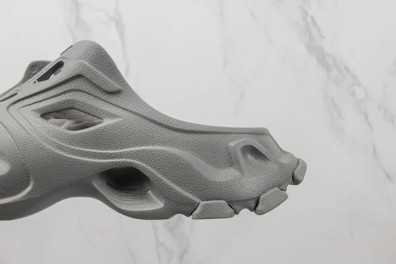 Crocs Echo Clog 灰色模压泡沫凉鞋 4