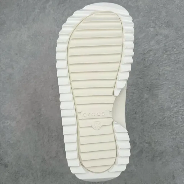 Crocs Echo Clog Off-White Platform Clog 9