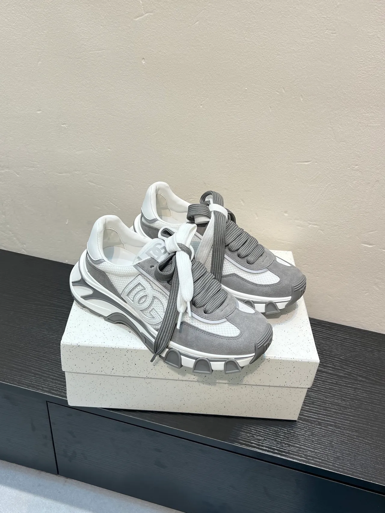 DC Shoes सफेद ग्रे प्लेटफॉर्म सोल मिश्रित सामग्री ऊपरी मोटी स्नीकर 5