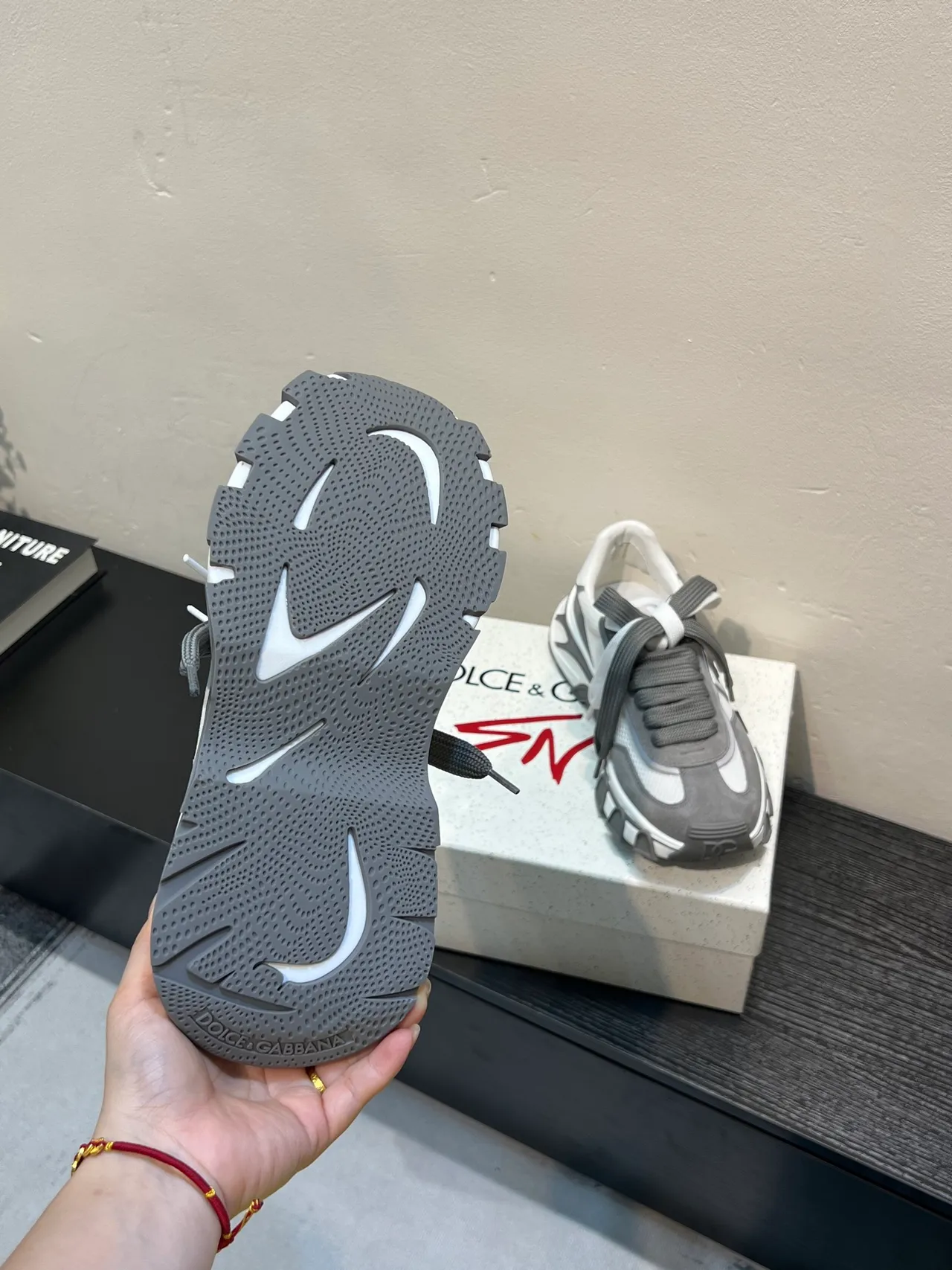 DC Shoes सफेद ग्रे प्लेटफॉर्म सोल मिश्रित सामग्री ऊपरी मोटी स्नीकर 9
