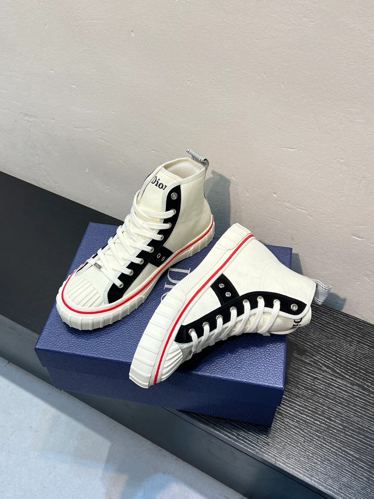 Dior B23 White Black High-Top Canvas Upper Lifestyle Sneakers 4
